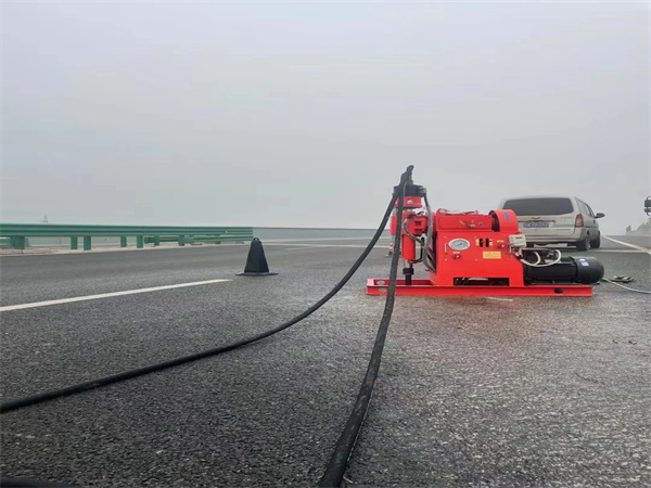 雅江马路路基路面开裂下沉注浆加固灌浆